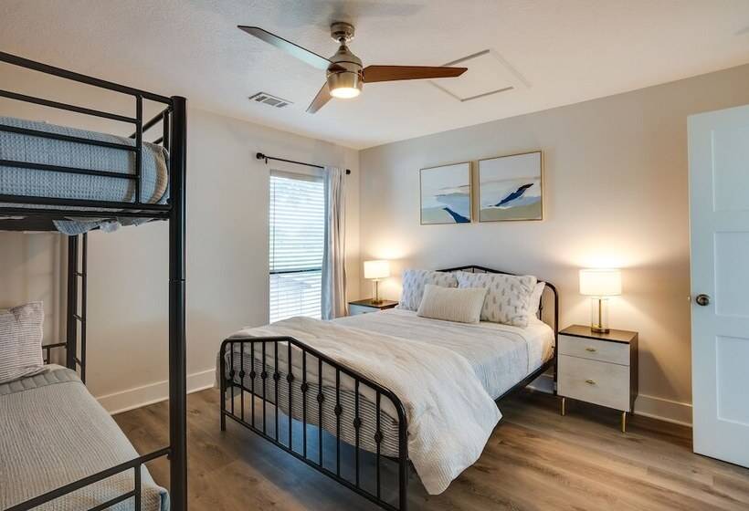 Willis Waterfront Home W/ Deck On Lake Conroe!