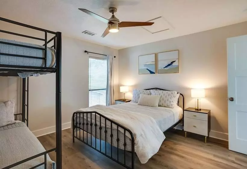 Willis Waterfront Home W/ Deck On Lake Conroe!