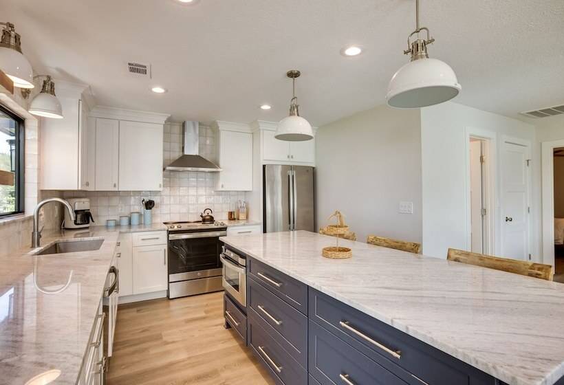 Willis Waterfront Home W/ Deck On Lake Conroe!