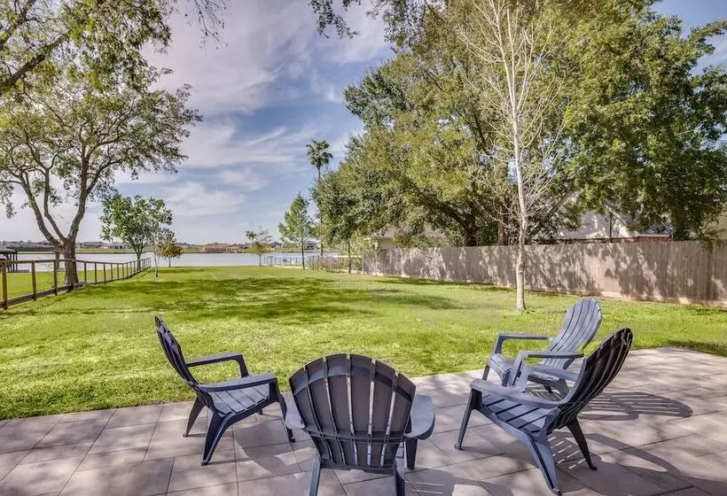 Willis Waterfront Home W/ Deck On Lake Conroe!