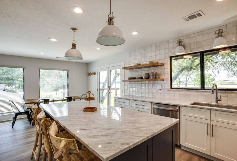 Willis Waterfront Home W/ Deck On Lake Conroe!