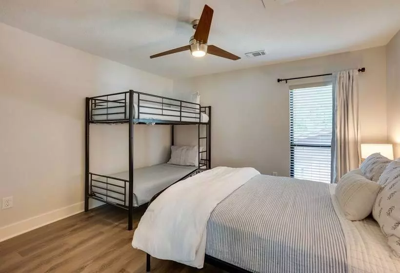 Willis Waterfront Home W/ Deck On Lake Conroe!