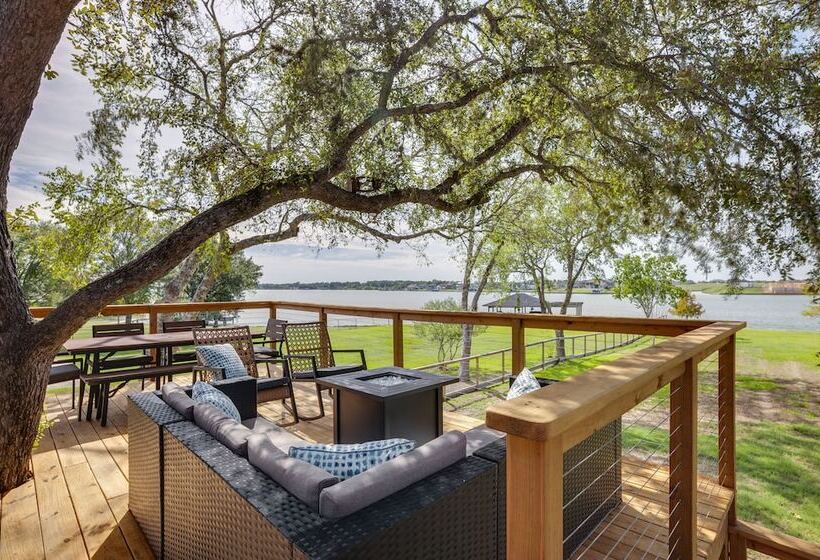 Willis Waterfront Home W/ Deck On Lake Conroe!