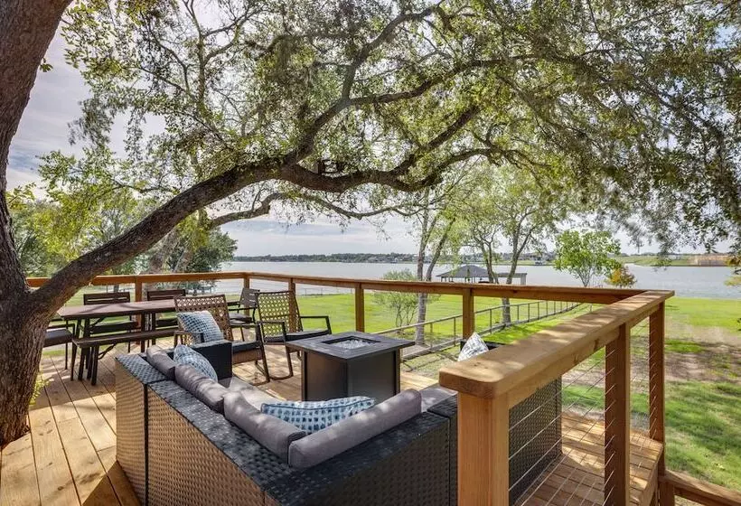 Willis Waterfront Home W/ Deck On Lake Conroe!