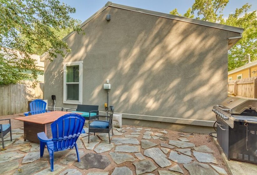 Charming Pensacola Home Rental: 2 Mi To Beach!