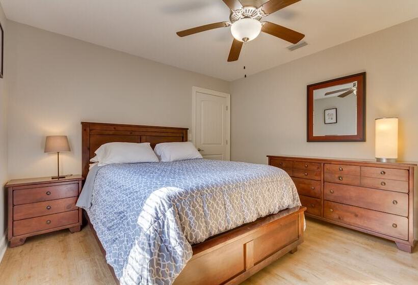 Charming Pensacola Home Rental: 2 Mi To Beach!