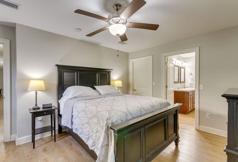 Charming Pensacola Home Rental: 2 Mi To Beach!