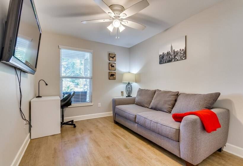 Charming Pensacola Home Rental: 2 Mi To Beach!