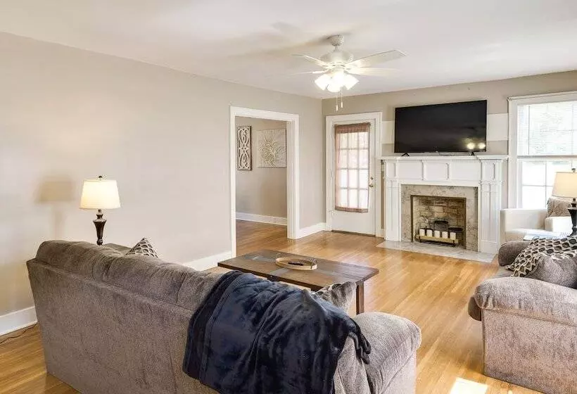 Charming Tullahoma Stay W/ Great Walkable Location