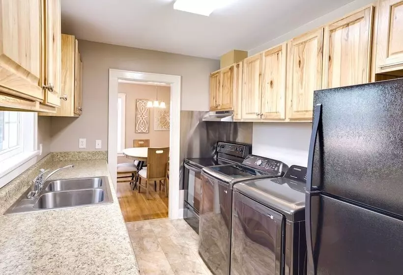Charming Tullahoma Stay W/ Great Walkable Location