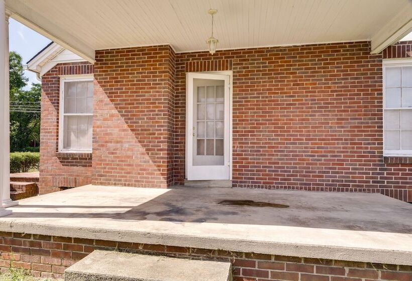 Charming Tullahoma Stay W/ Great Walkable Location