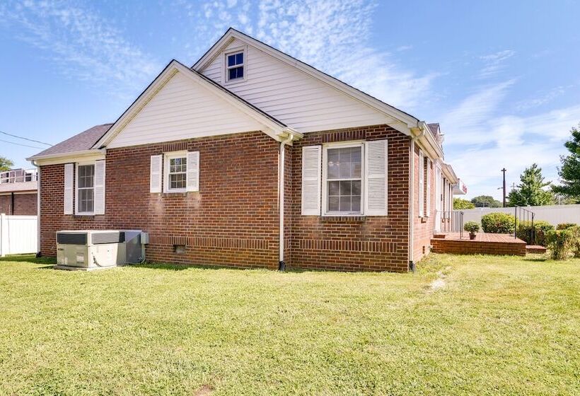 Charming Tullahoma Stay W/ Great Walkable Location