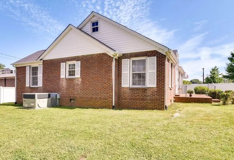 Charming Tullahoma Stay W/ Great Walkable Location