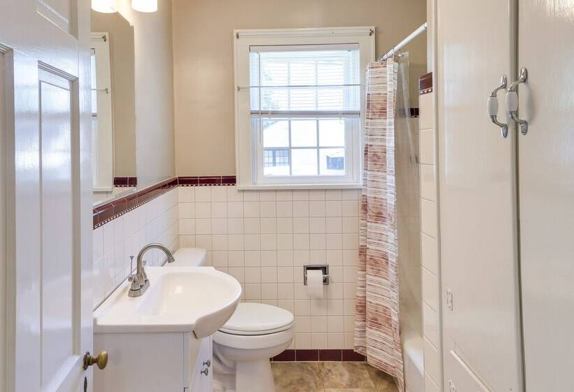 Charming Tullahoma Stay W/ Great Walkable Location