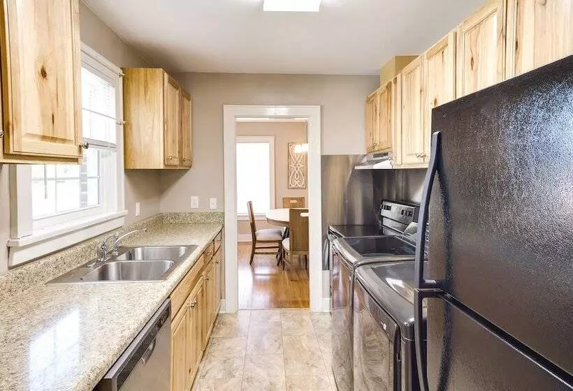 Charming Tullahoma Stay W/ Great Walkable Location
