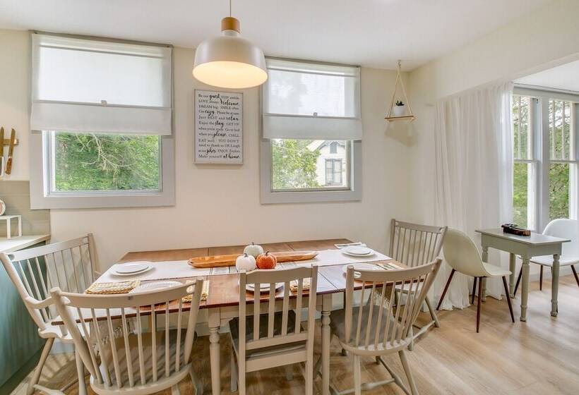 Chic Hot Springs Vacation Rental, Walk To Town!