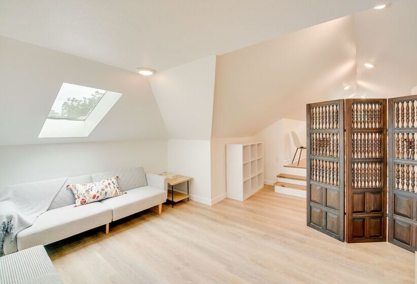 Chic Hot Springs Vacation Rental, Walk To Town!