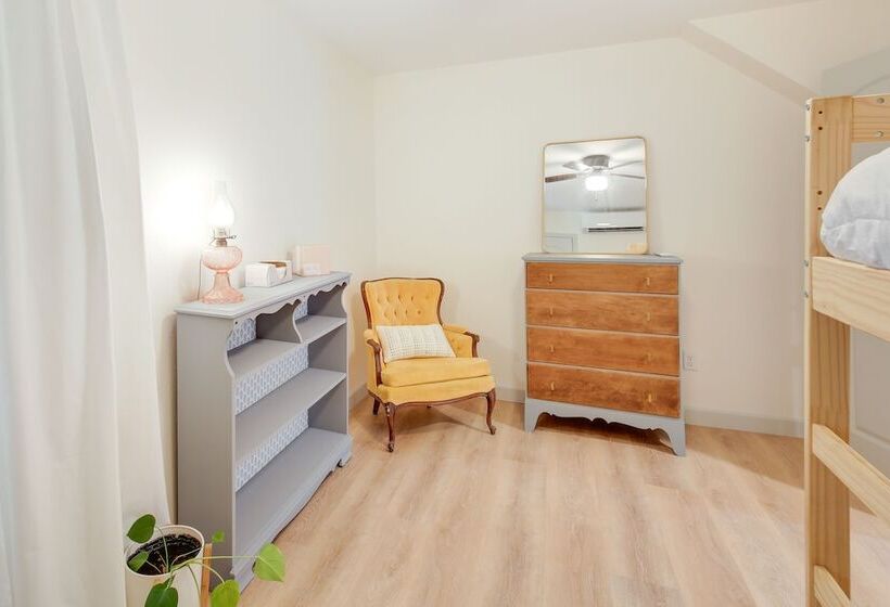 Chic Hot Springs Vacation Rental, Walk To Town!