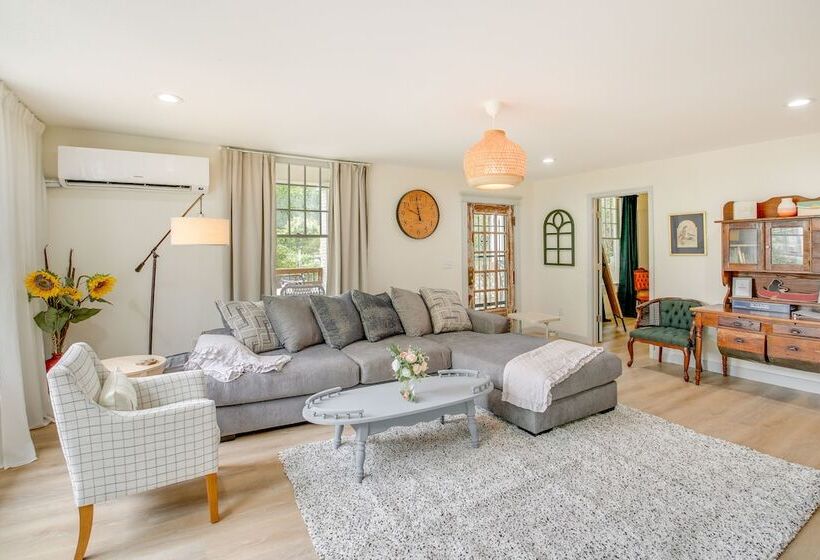 Chic Hot Springs Vacation Rental, Walk To Town!