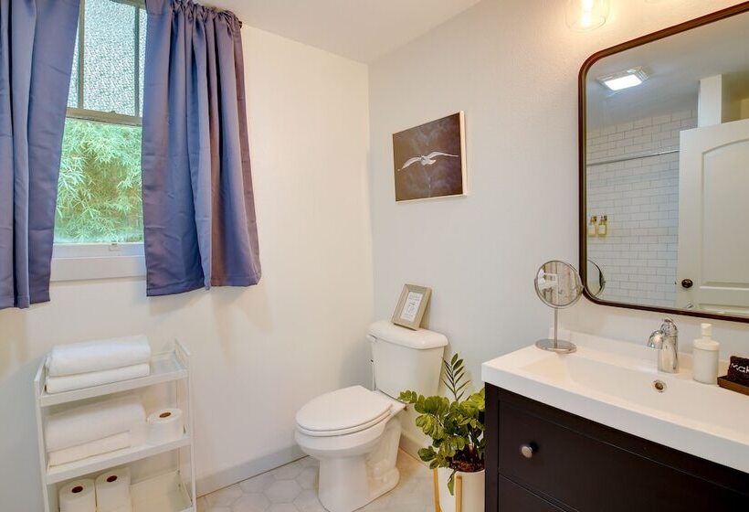 Chic Hot Springs Vacation Rental, Walk To Town!