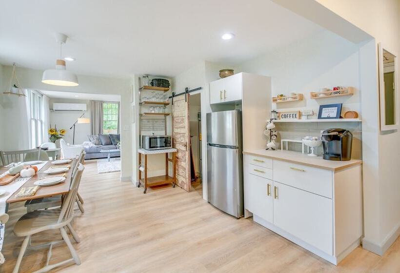 Chic Hot Springs Vacation Rental, Walk To Town!