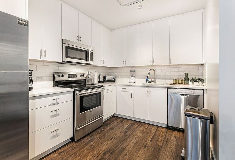 Gorgeous 4br Condo Steps To Fq