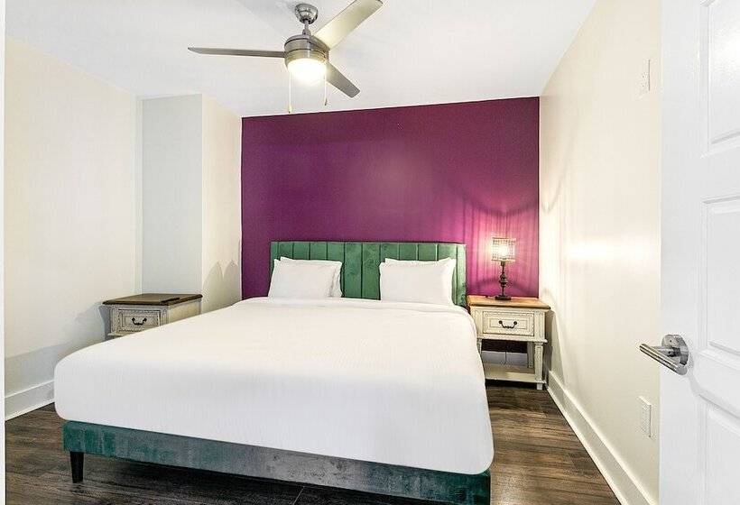 Gorgeous 4br Condo Steps To Fq