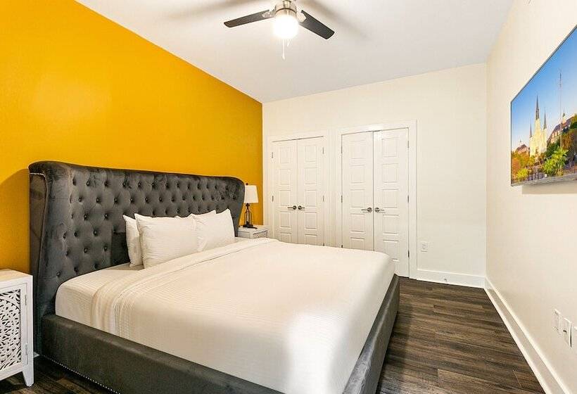 Gorgeous 4br Condo Steps To Fq