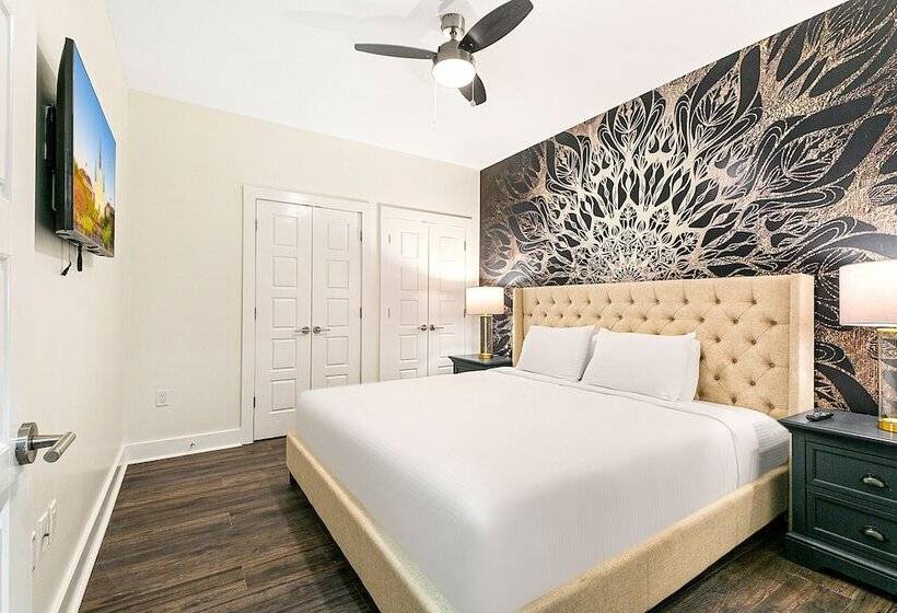 Gorgeous 4br Condo Steps To Fq