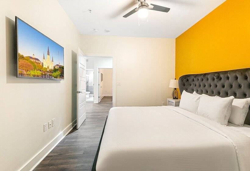 Gorgeous 4br Condo Steps To Fq