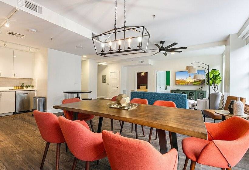 Gorgeous 4br Condo Steps To Fq