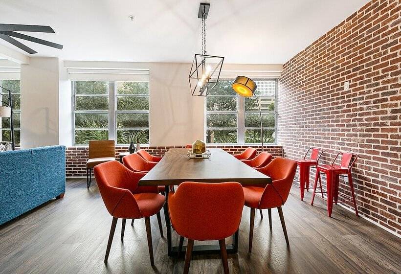 Gorgeous 4br Condo Steps To Fq