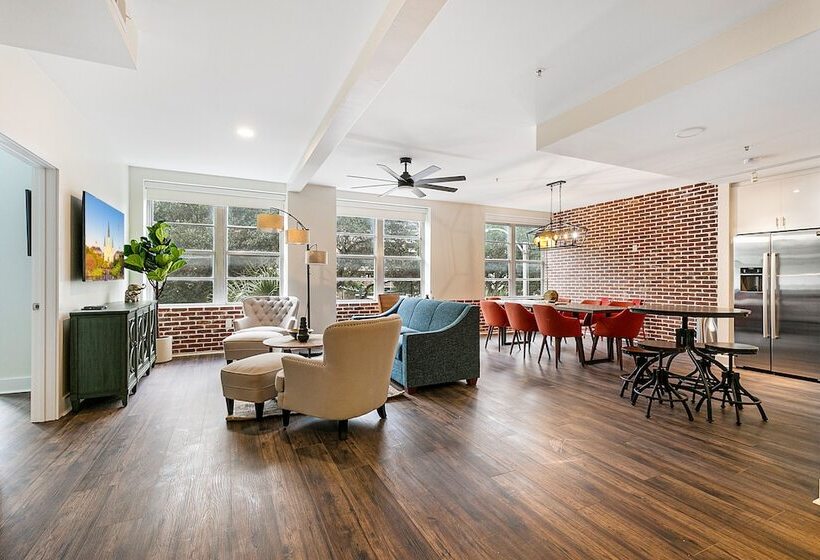 Gorgeous 4br Condo Steps To Fq