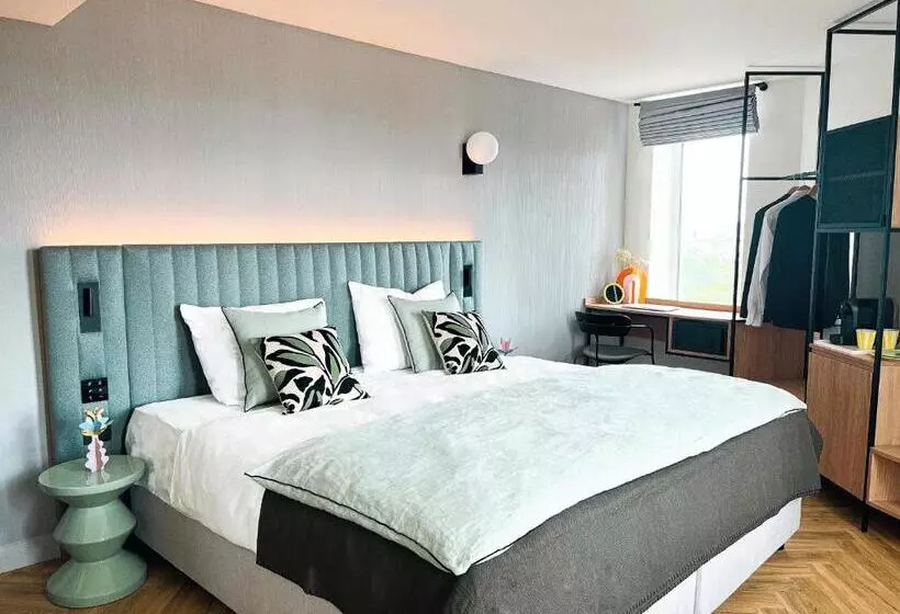 H4 Hotel Wyndham Paris Pleyel Resort