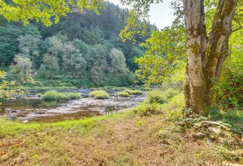 Historic Mapleton Cottage W/ River Views & Hot Tub