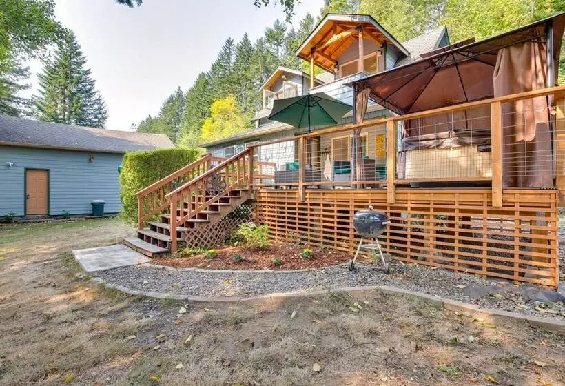 Historic Mapleton Cottage W/ River Views & Hot Tub