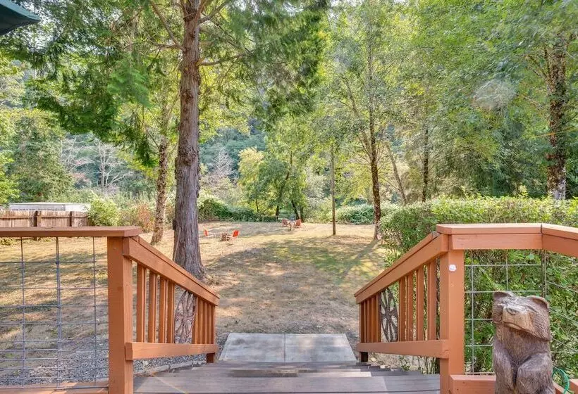 Historic Mapleton Cottage W/ River Views & Hot Tub