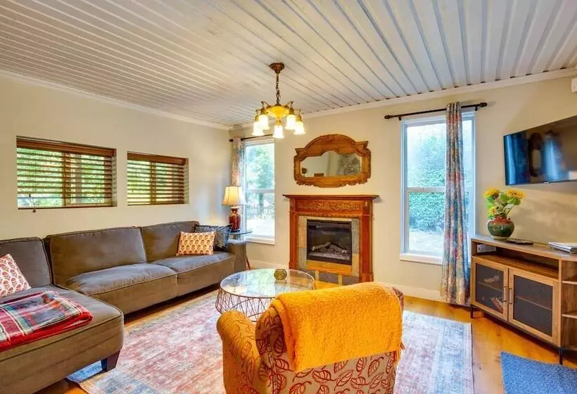 Historic Mapleton Cottage W/ River Views & Hot Tub