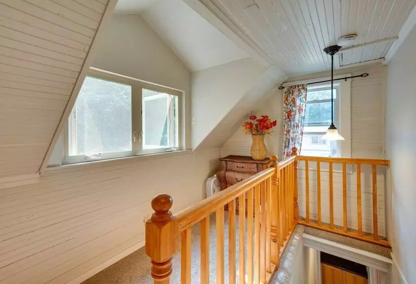 Historic Mapleton Cottage W/ River Views & Hot Tub