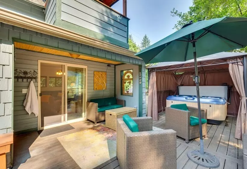 Historic Mapleton Cottage W/ River Views & Hot Tub