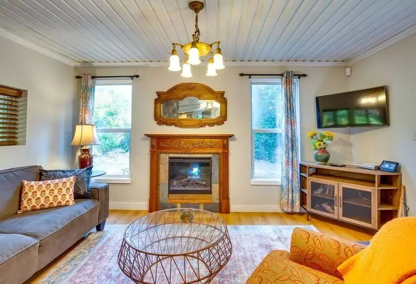 Historic Mapleton Cottage W/ River Views & Hot Tub