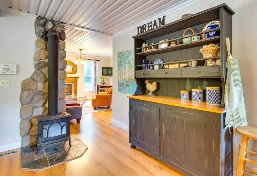 Historic Mapleton Cottage W/ River Views & Hot Tub