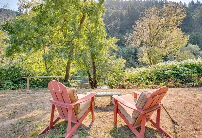 Historic Mapleton Cottage W/ River Views & Hot Tub