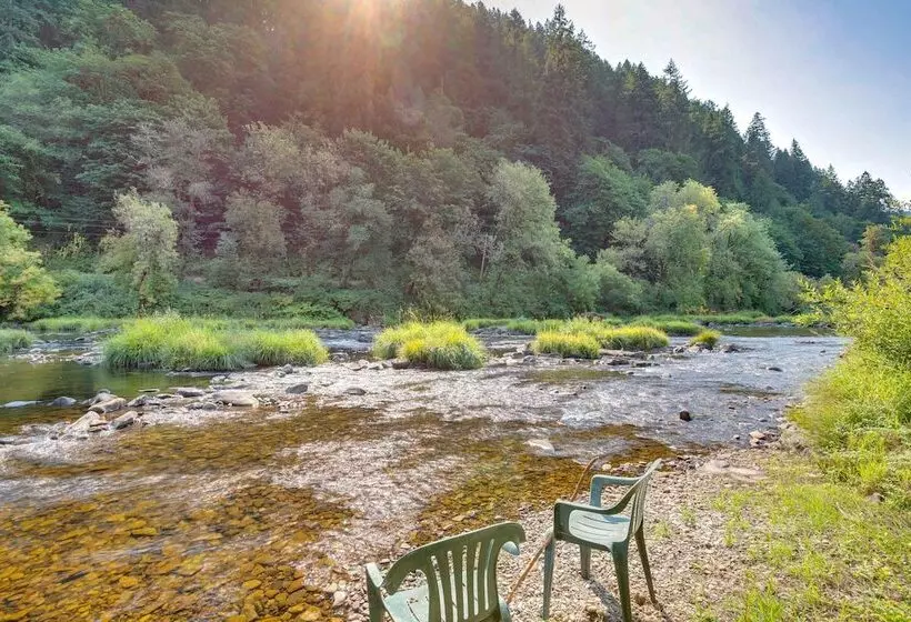 Historic Mapleton Cottage W/ River Views & Hot Tub