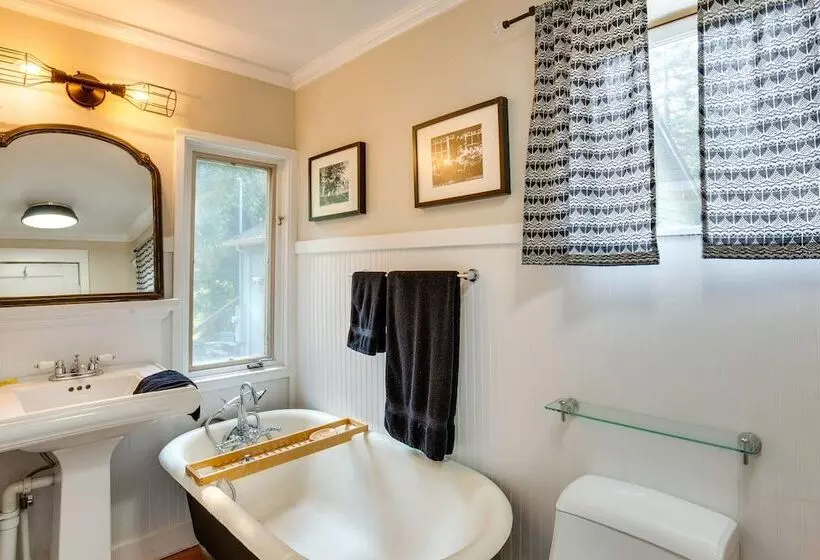 Historic Mapleton Cottage W/ River Views & Hot Tub