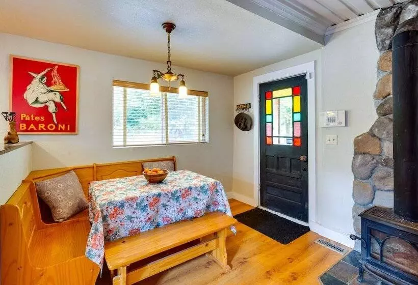 Historic Mapleton Cottage W/ River Views & Hot Tub