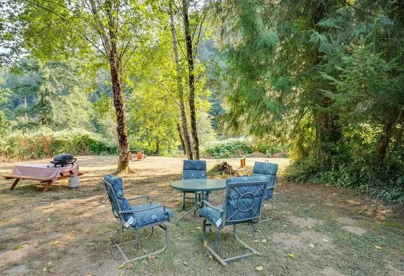 Historic Mapleton Cottage W/ River Views & Hot Tub