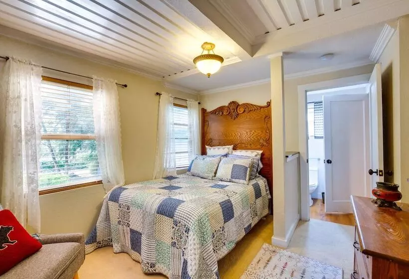 Historic Mapleton Cottage W/ River Views & Hot Tub
