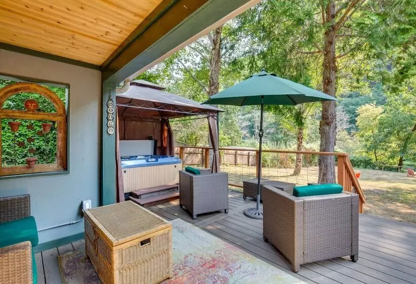 Historic Mapleton Cottage W/ River Views & Hot Tub