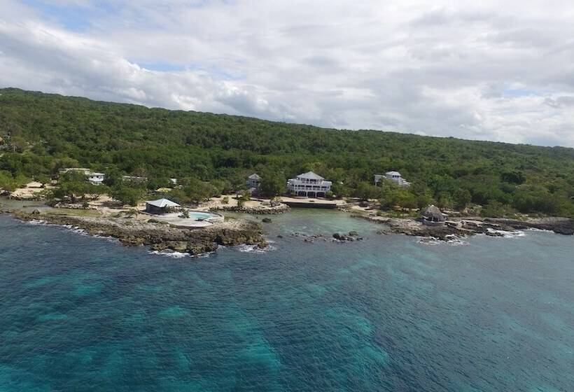 هتل Coral Cove Wellness Resort